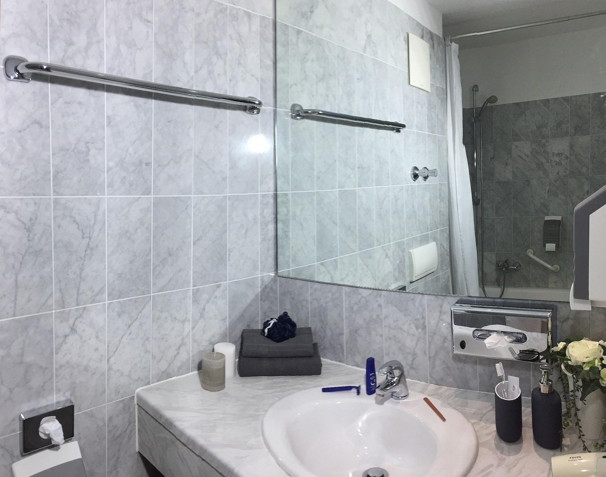 Kempe Komfort Plus Hotel Solingen Bagian luar foto